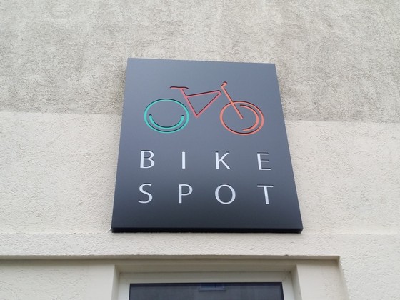 Bike spot gaismas kaste no kompozita (1)