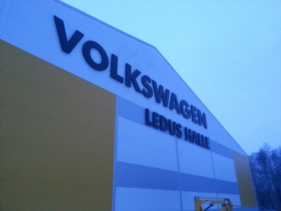 LED logo VW Ledus Halle (1)