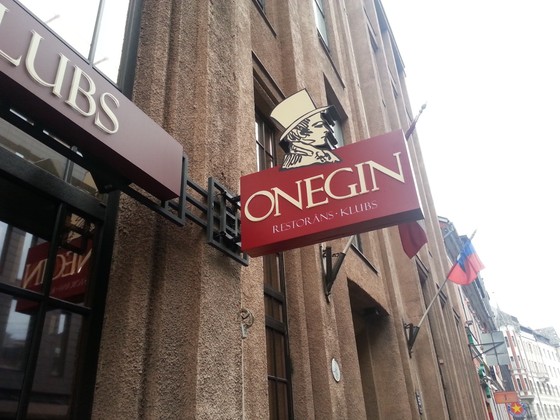 Onegin figurveida gaismas kaste (2)