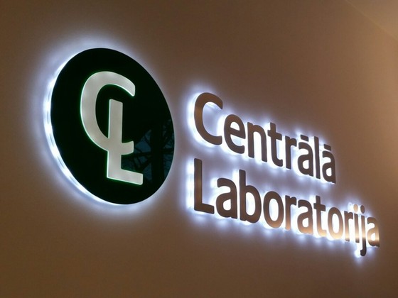 CL logo ar LED, visrsma no nerusejoša terrauda  (14)