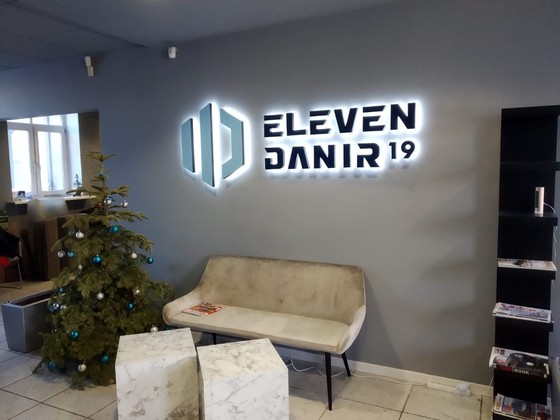 Eleven Danir LED logo Ceros (2)