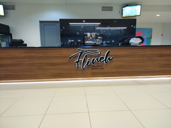 Flinch logo uz mebelem (1)