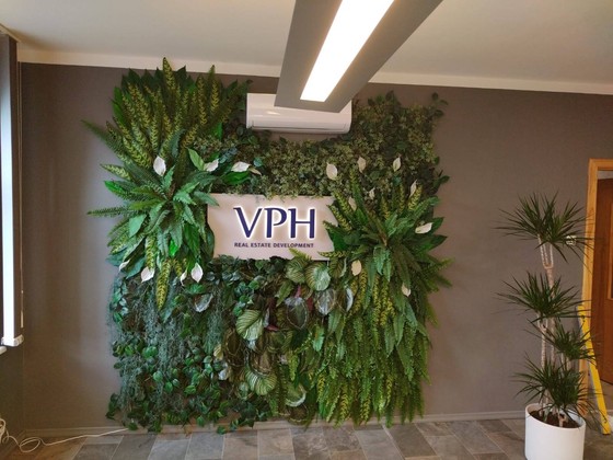 LED logo VPH uz pamatnes Ceros.LV