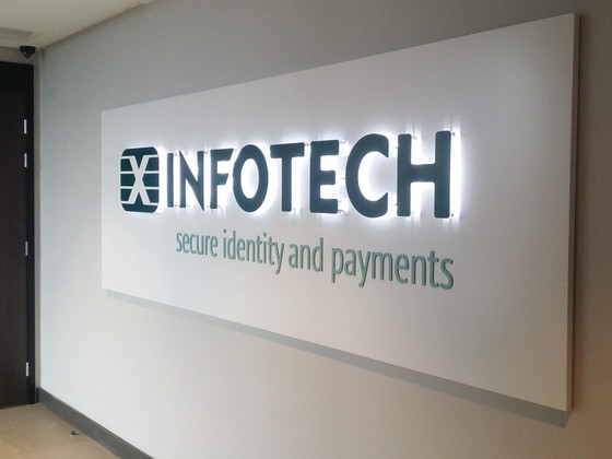 Xinfotech LED logo uz pamatnes CerosLV (1)