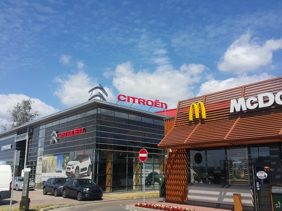 AndreMotors Logo Citroen uz jumta Ceros.LV