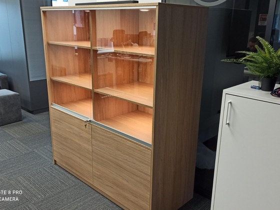 Skapis ar apgaismojumu (3)