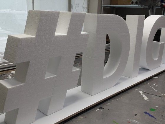 #DIGIN putuplasta burti uz pamatnes Ceros.LV