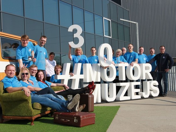 Motor muzejs 30 putuplasta burti uz pamatnes Riga Ceros (4)