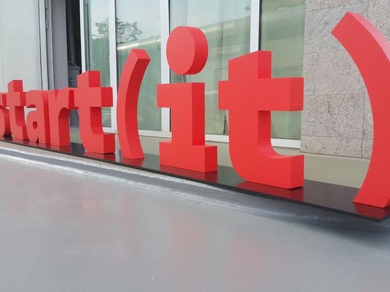 Uz pamatnes 3D logo Start It h50cm Ceros.LV