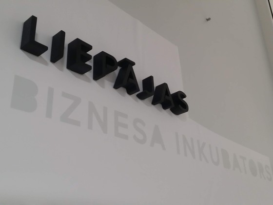 Magnetic Latvia putoplasta logo (3)