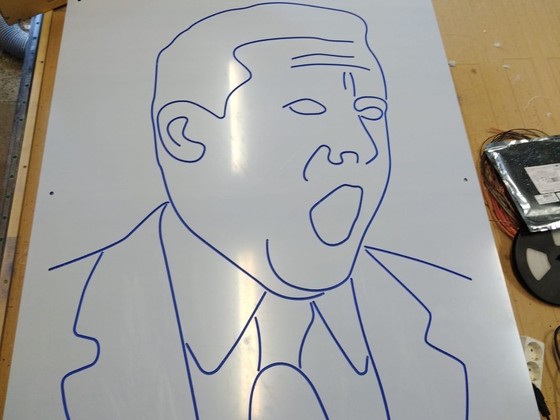 Neona galva uz pamatnes Ceros (6)