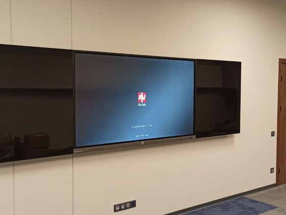 Magnetiska tāfele kopā ar TV Ceros (1)