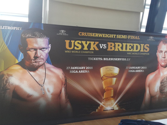 фото стенд на спортивном мероприятии Usyk vs Briedis
